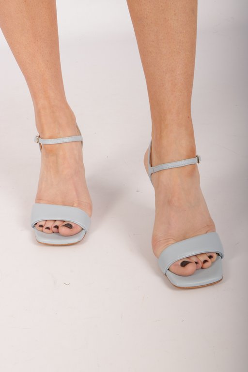 Licht blauwe sandalen met hak van Schoenen [2023] | Scalini